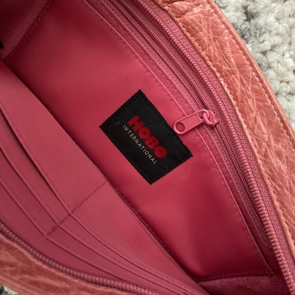 💕HOBO International Leather Wristlet Clutch - Picture 5 of 5
